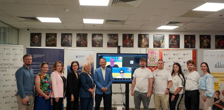 Lu&iacute;s Alves re&uacute;ne em Kyiv principais estruturas de juventude da Ucr&acirc;nia